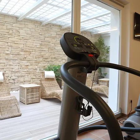 莱昂纳多庭苑公寓酒店