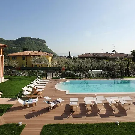 莱昂纳多庭苑公寓酒店 加尔达