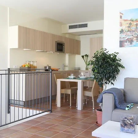 Corte Leonardo アパート ガルダ